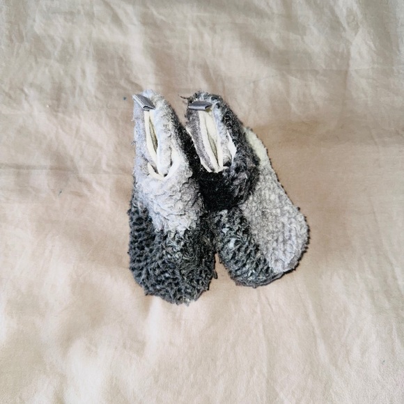 Baby Buffalo Plaid Fuzzy Booties with Velcro - Picture 2 of 7